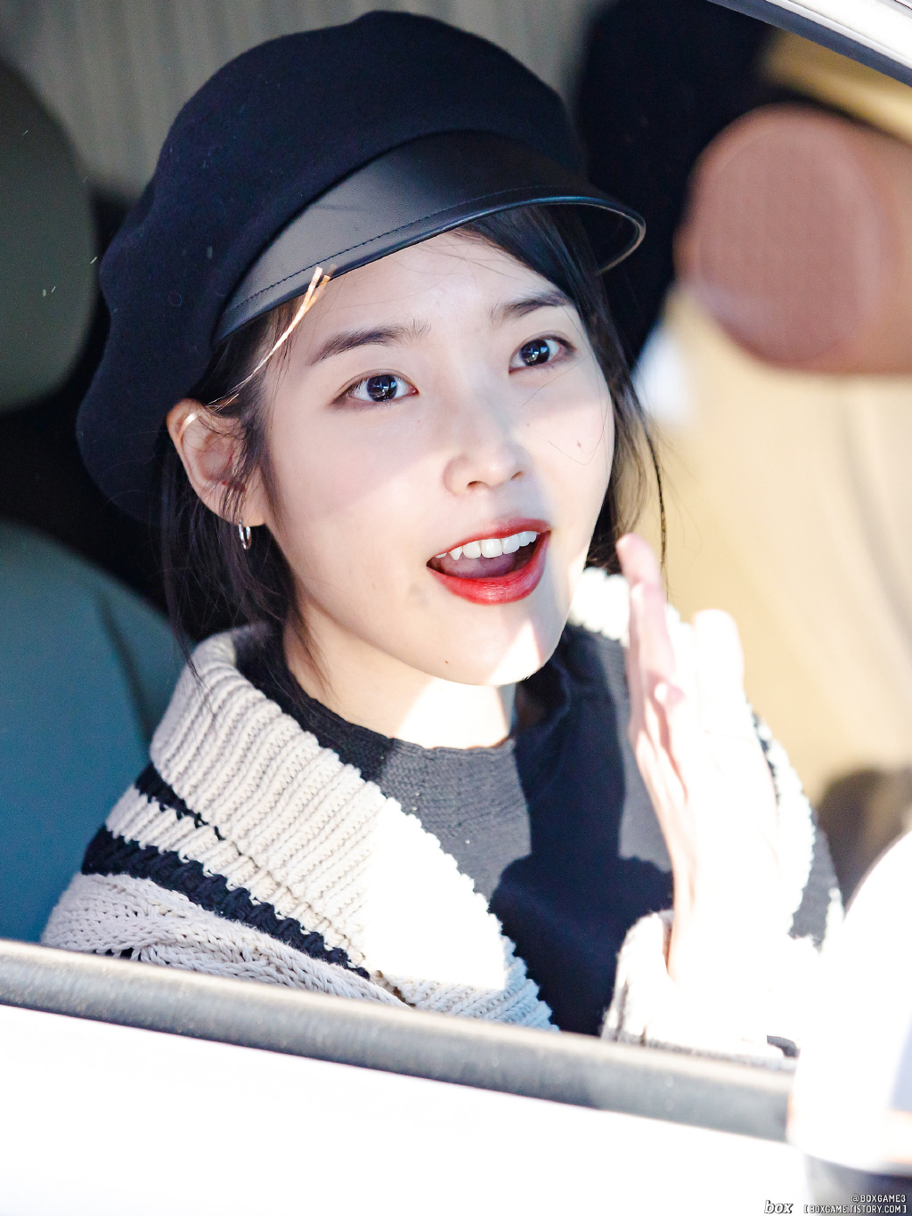 韩国女歌手iu再次为儿童福利机构捐赠1亿韩元,温暖的年末善行!