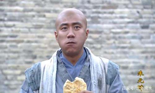 为何算命先生给身穿破烂衣服的朱元璋下跪,有人说算命先生是演员 为何算命先生给身穿破烂衣服的朱元璋下跪,有人说算命先生是演员