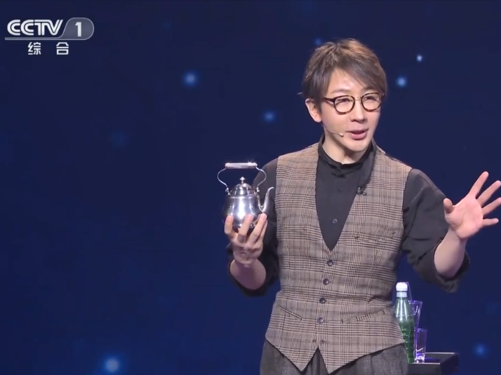 刘谦"换壶"遭质疑,时隔十天终于回应,用全家性命发誓没有托