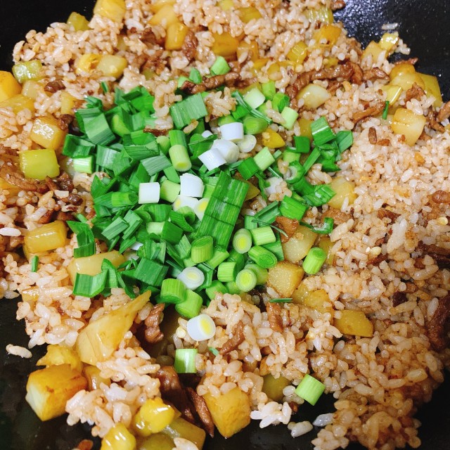 牛肉泡椒炒饭,鲜辣开胃,营养丰富