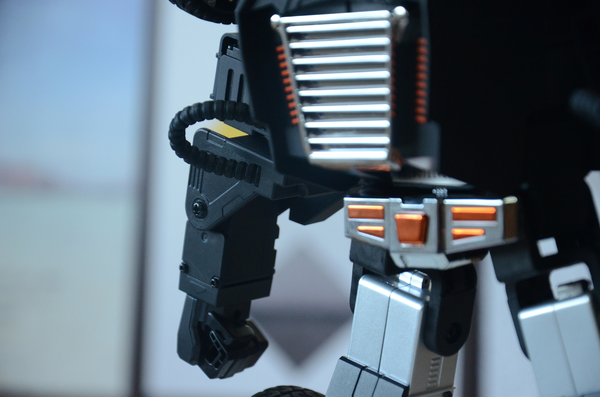 星际特工手部细节实拍,整体做工精致,看上去"机甲风"十足.