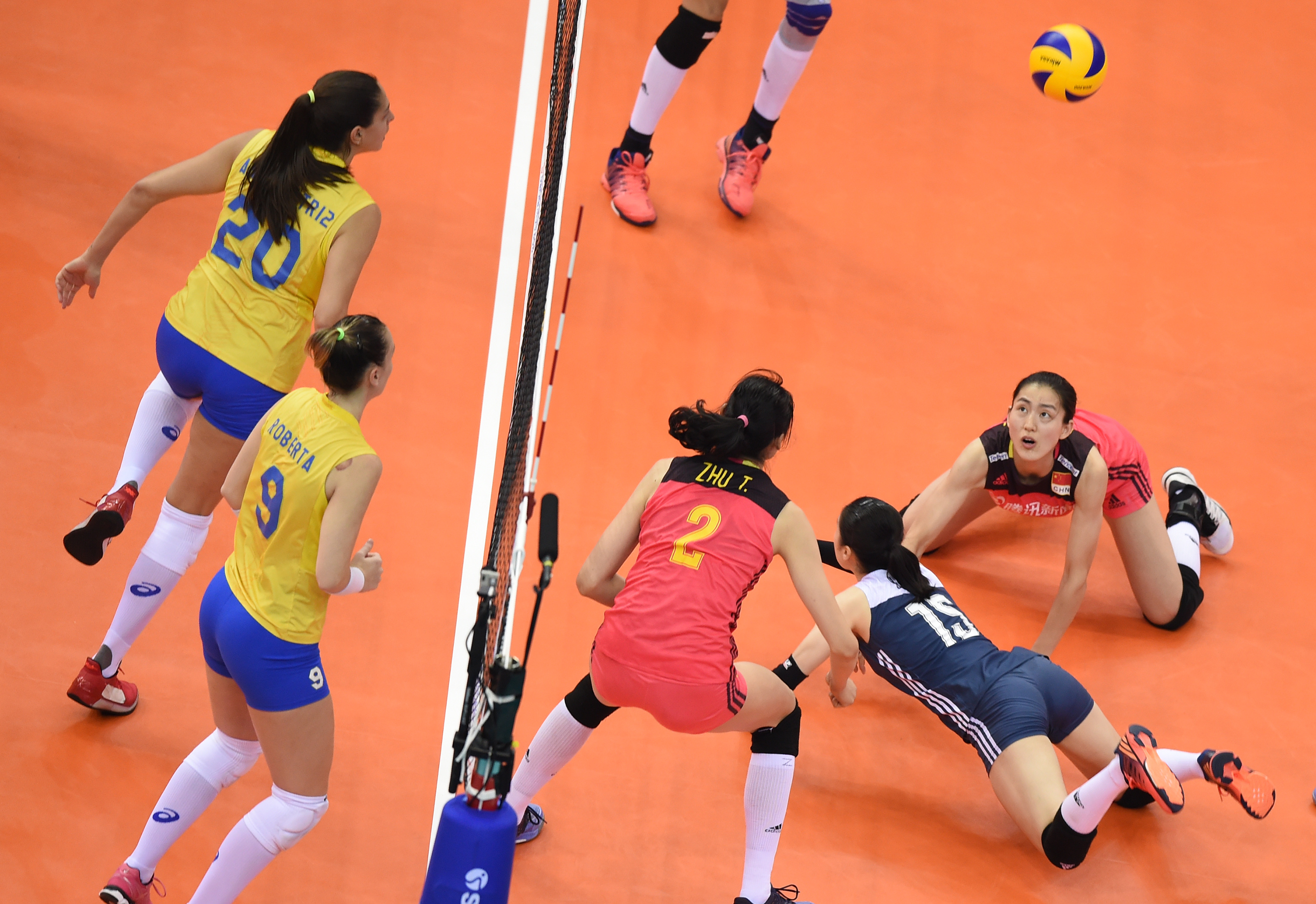 排球——世界女排联赛总决赛小组赛:中国不敌巴西(15)