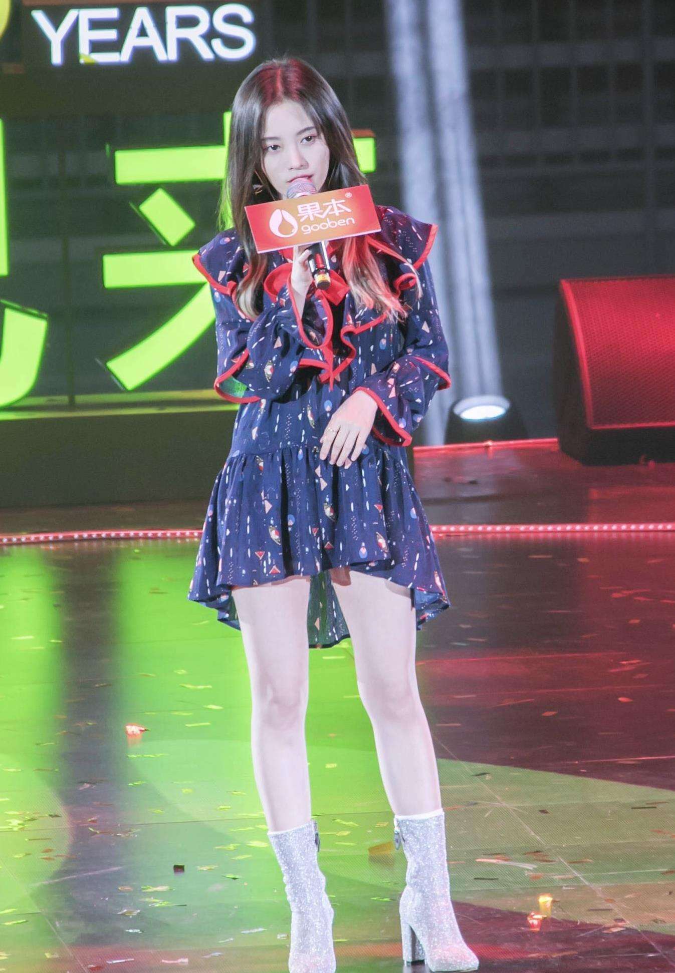 "四千年美女"鞠婧祎大跳热舞,尽显清纯诱惑,网友:腿咋