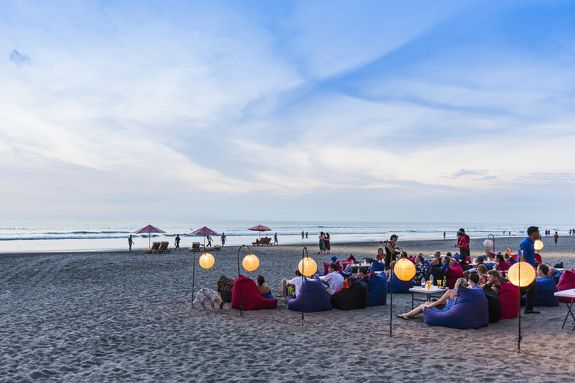 西冲海滩,露营的绝佳之地,让潮声成为夜晚的摇篮曲.