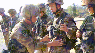 滇西高原新兵实弹射击考核开始