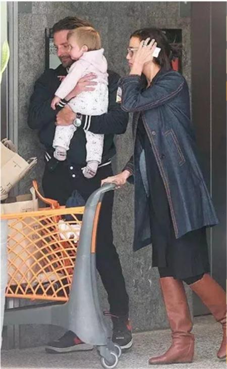 c罗前女友和丈夫恩爱现身!伊莲娜秀美背 离开c罗活得更幸福