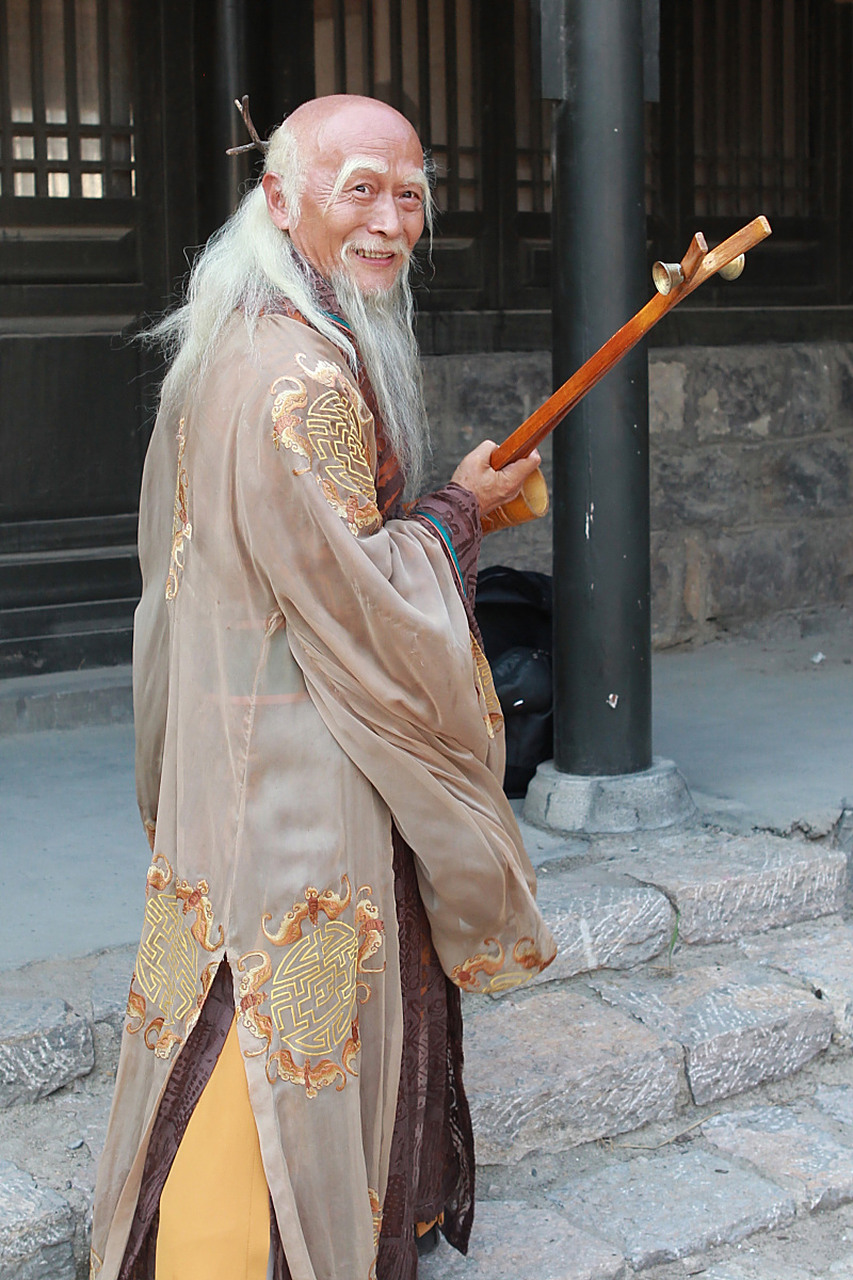 《天龙八部》里,枯荣大师,扫地僧,无崖子,你认为谁的武功更好一点?