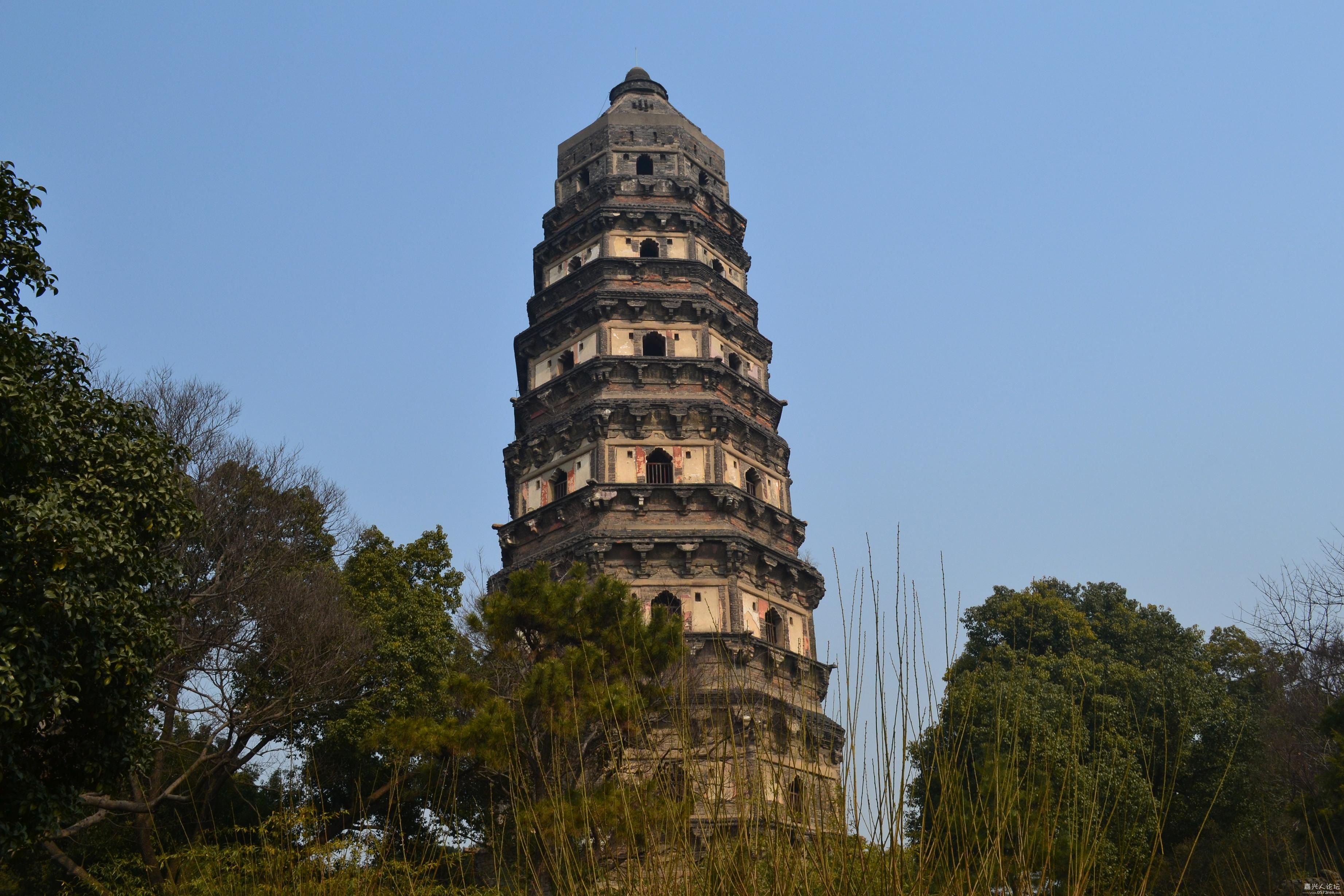 中国现存最古老的砖塔之一虎丘斜塔,真是太漂亮了