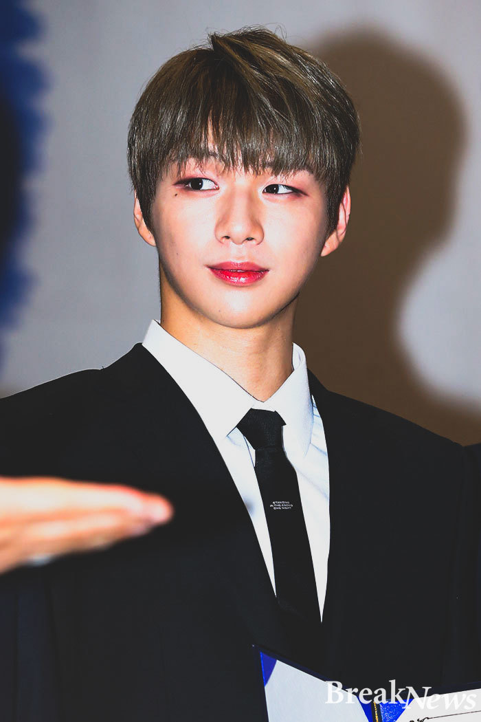 [星闻]wanna one姜丹尼尔连续24周夺idolchart榜首