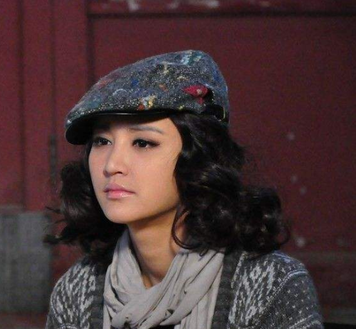 3,张歆艺在剧中饰演林夏,她长得秀雅绝俗,职业是一家时尚杂志的小编