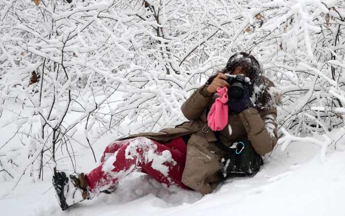 合肥真有不怕冷的,两美女竟在大雪中练瑜伽!网友:美丽冻人