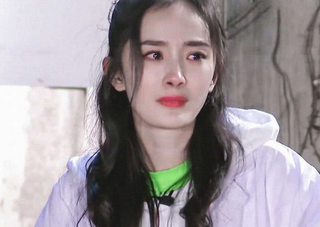 杨幂因恐高哭花了妆,却被质疑怎么拍摄的古装,路透照表明一切