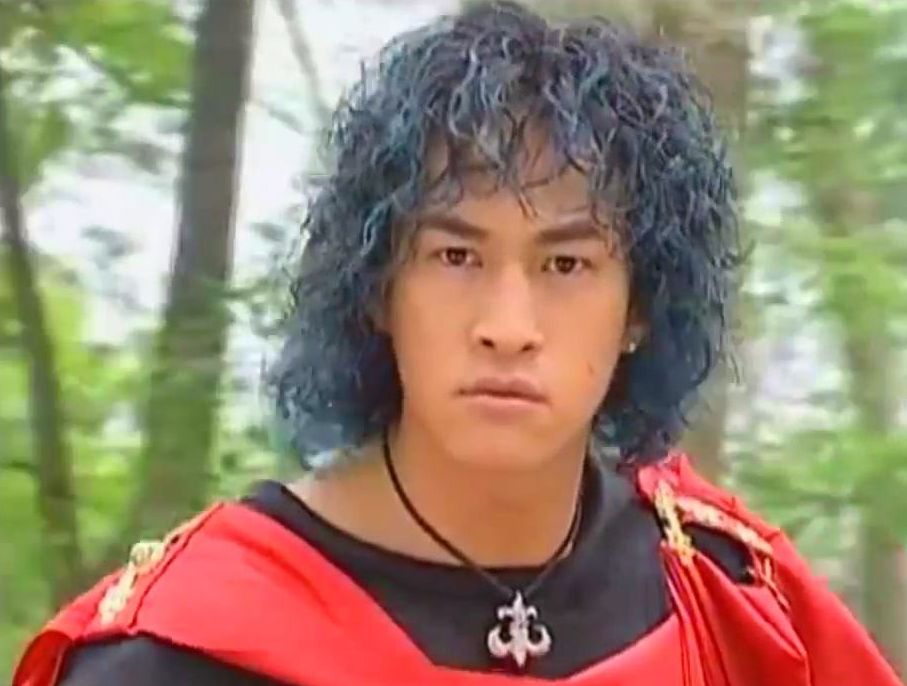 风云三兄弟 步惊云 剧中的步惊云(何润东饰演)顶着现在看来是泡面头的