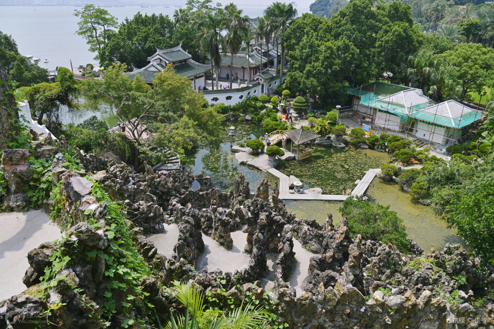 十二洞天,即十二洞室,以地支为名,洞室大小,形状各异,小径错落,上下