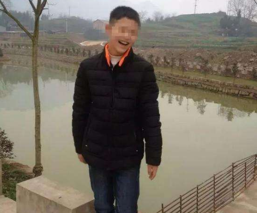 痛心!13岁少年杀母,家人不解:其母独自把他养大,一直未再婚