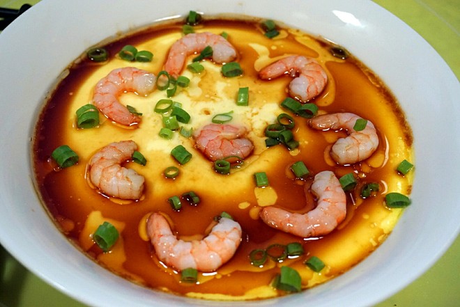 营养高钙私房虾仁瑶柱蒸蛋,搭配美极鲜味汁,可谓是鲜上加鲜啊!