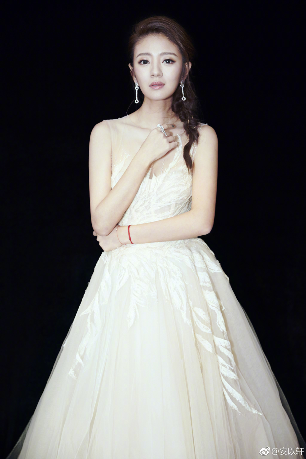 不管怎么看安以轩都是那么的有女神范,怪不得她会有那么多的粉丝