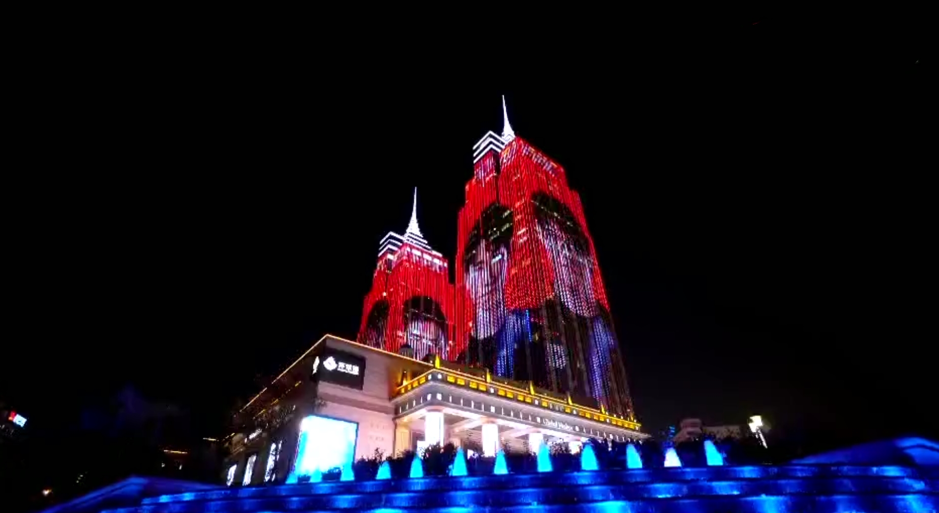 fpx应援牌面:上海双子塔点亮,王思聪不帮忙,虎牙"被迫停业"