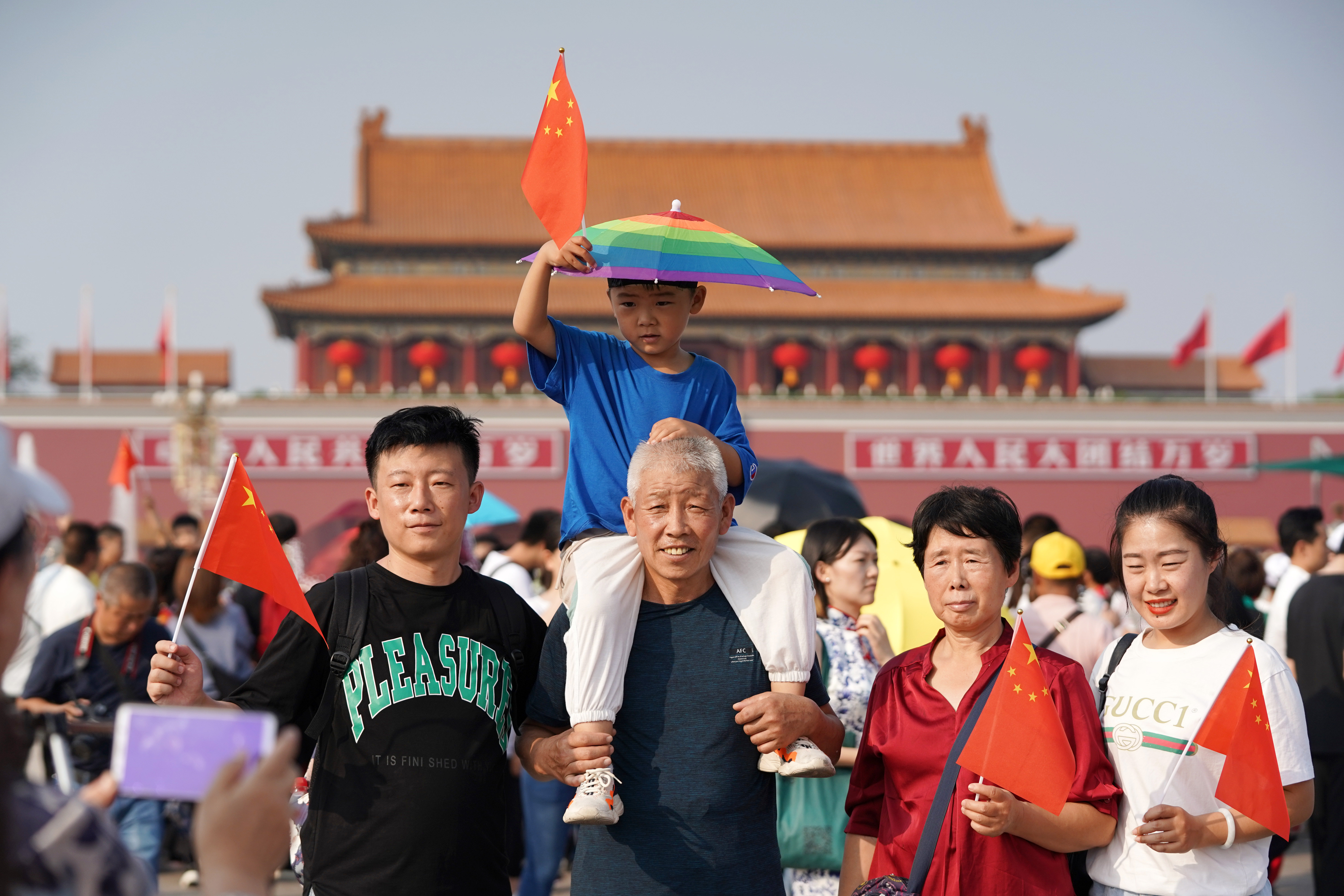 北京:天安门广场游人如织
