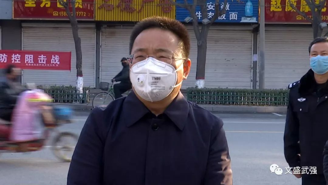 县委书记侯桂宁督导检查县城小区疫情防控工作