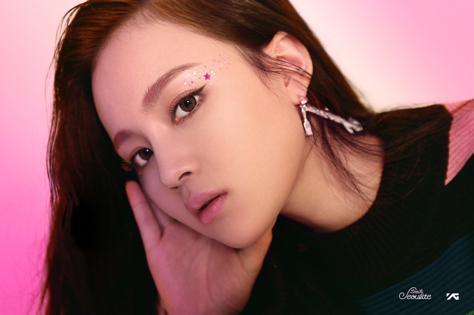 为了给ikon铺路,杨贤硕放弃了李夏怡,如今她和exo灿烈合作了!