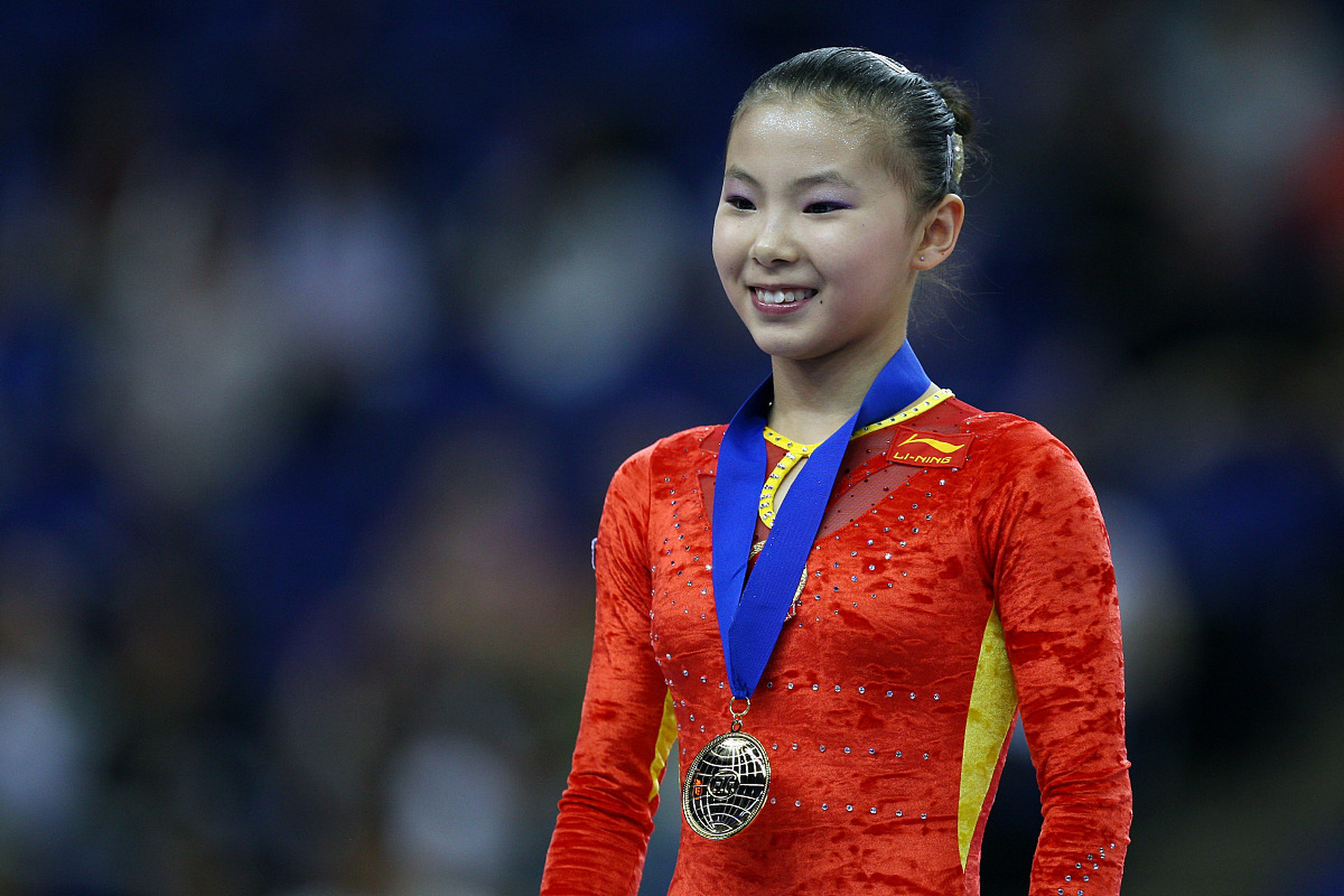 她的成就,彰显了中国体操的实力与魅力.#体操# #何可欣# #高低杠