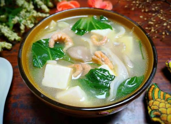 冬天喝什么汤能够暖胃,这一道青菜蘑菇豆腐汤,暖胃又滋补