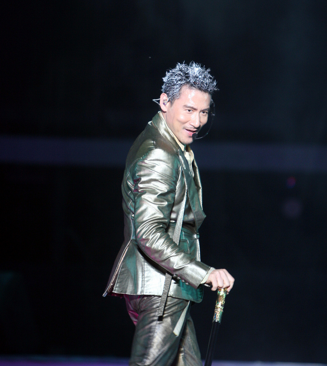 张学友演唱会感谢《繁花》剧组,偷心这首好歌也焕发新生.