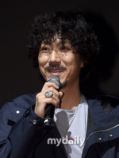 11月14日下午,韩国歌手drunken tiger在首尔举行了为纪念出道20周年