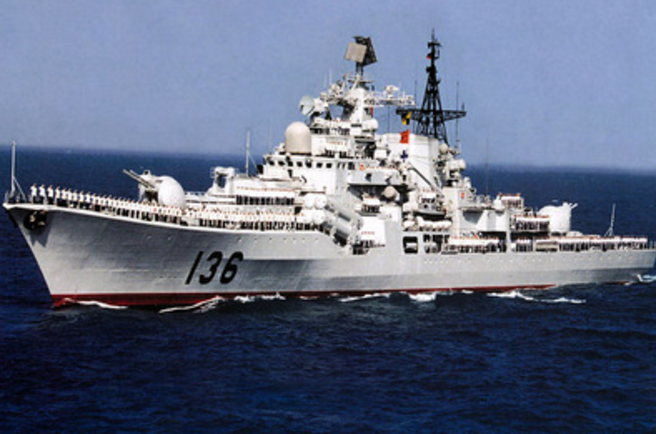 2万吨巡洋舰突现近海,我3000吨战舰加速冲撞!这次不是美国