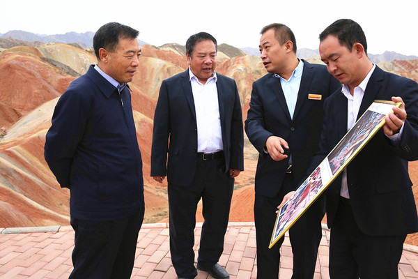 省公航旅集团董事长石培荣调研七彩丹霞旅游景区安全运营及旅游项目