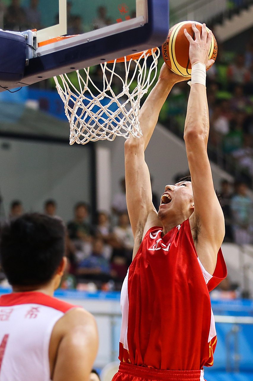 周琦更新个人微博发文祝贺辽宁道:"祝贺卫冕!哈哈哈哈哈 !