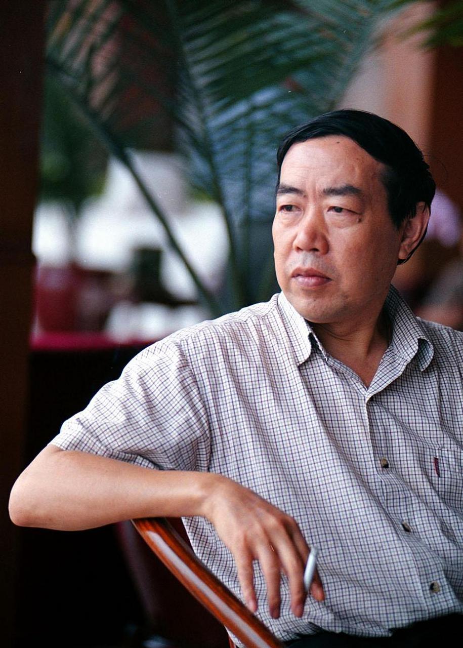 "流 氓作家"贾平凹在复旦大学演讲,被一女生打脸:"您除了这些不正经的