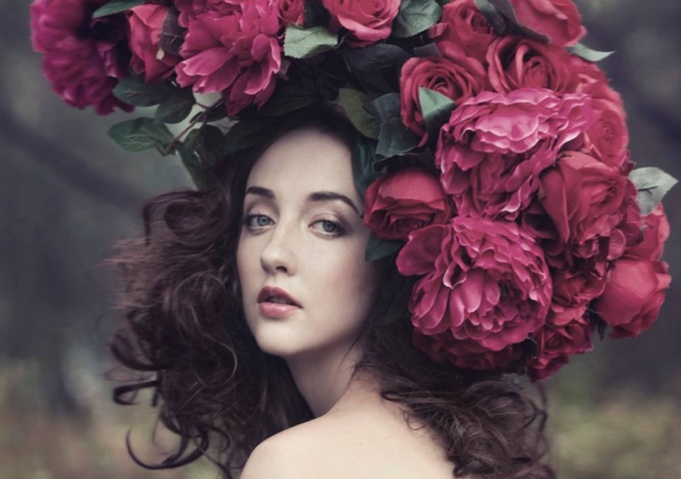 艺术的审美观恋,其中美是主客观事物的统一