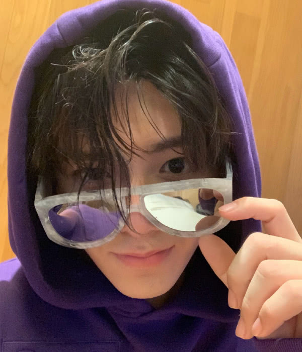 侯明昊晒九宫格自拍,每一张都撩动人心,看到最后众人直言我想嫁