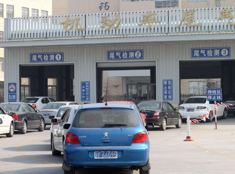 暴力轰油门5000转,车能抗住吗?年检员只说两个字