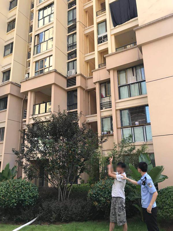 重庆男子找前女友遭拒徒手爬14楼被拘:从事高空作业善攀爬