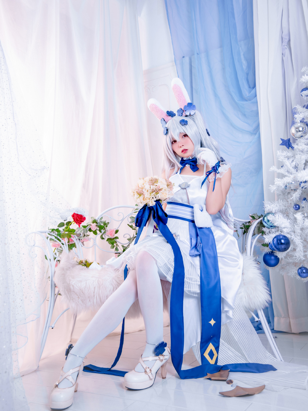 碧蓝航线拉菲cos:指挥官,这个耳朵不是真的,请不要再盯着看了