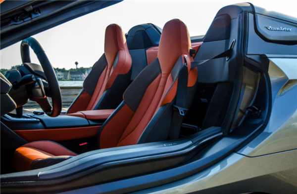 宝马i8超级敞篷跑车,价格适中,令人心动