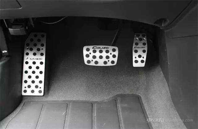 电子驻车与脚刹的区别是什么呢?汽车知识介绍