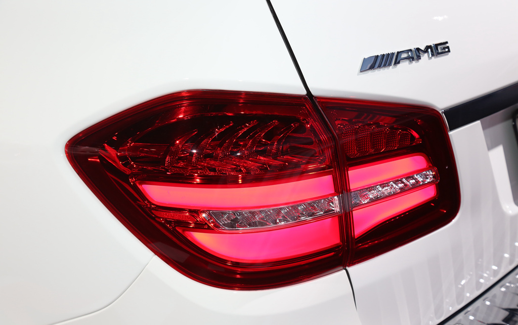 这款车的尾灯设计的很新颖,十分精美