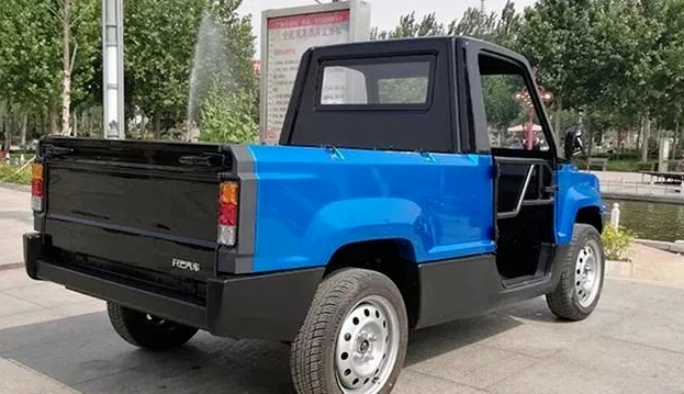 2万元的国产硬派皮卡没车窗,车门是几根铁管,还有敞篷版可选择