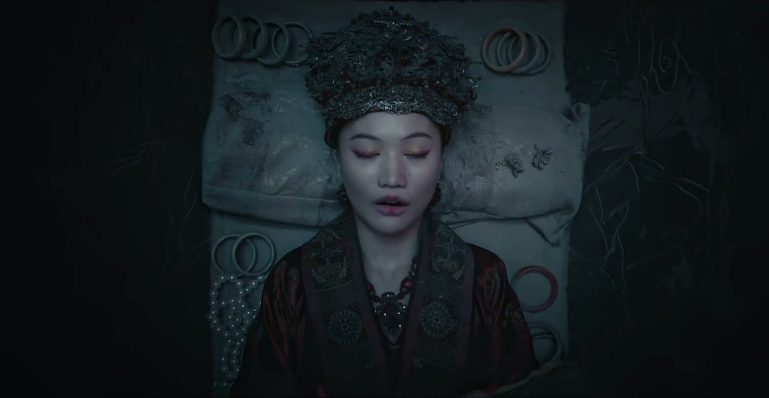 怒晴湘西:鹧鸪哨发现墓穴,且棺中美女相貌完整,只因一颗珠子