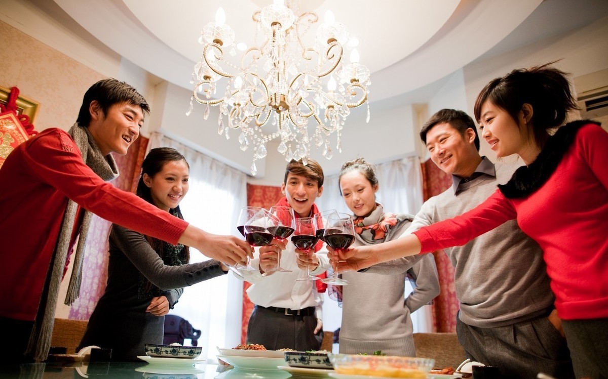 酒桌上,向领导,长辈敬酒的话术,用好了受益一辈子