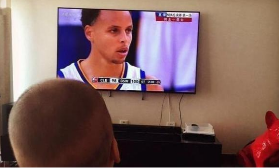 晒晒吴京的豪宅:装修简约大气,一家人住这里却幸福又温馨