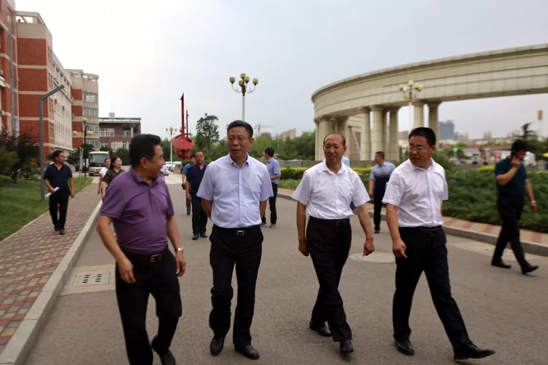 区委书记艾春到高中调研并慰问干部教师代表!