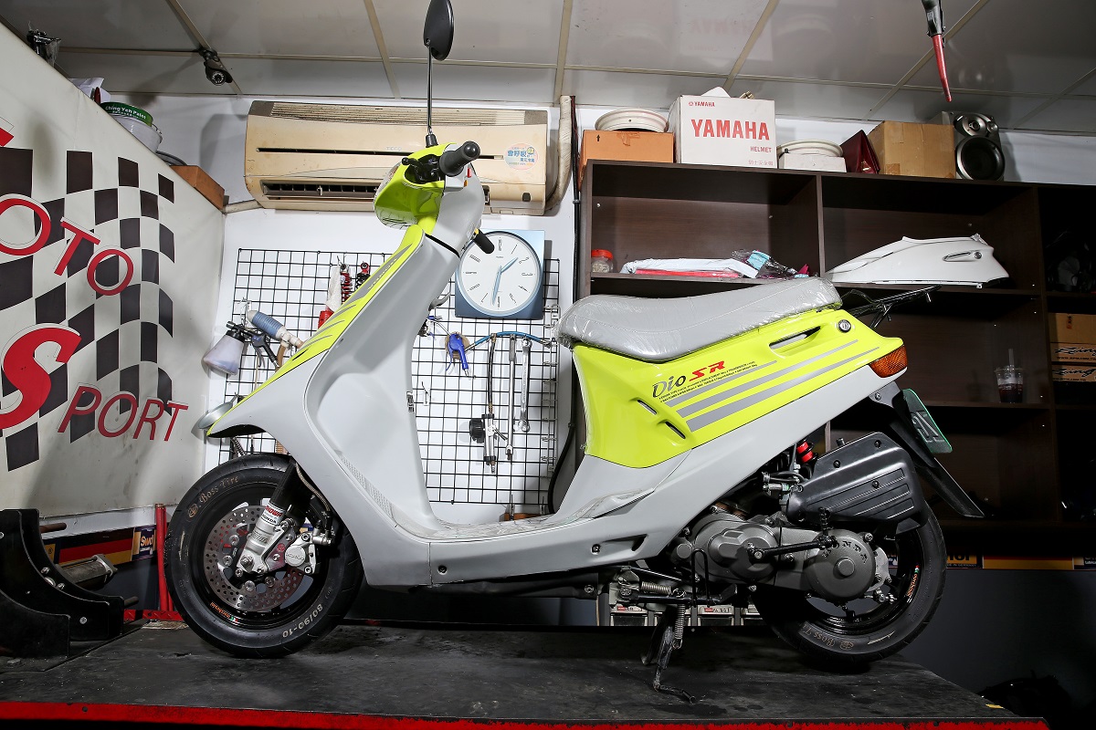 对于这台改装版的65cc踏板摩托车谈谈我们的看法