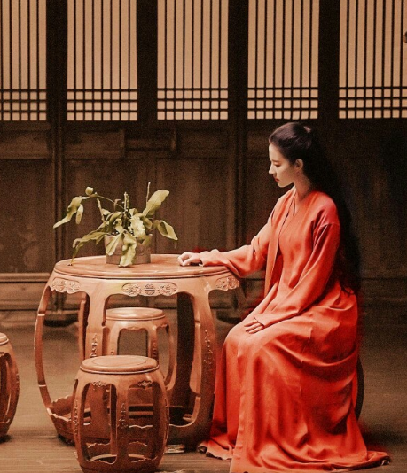 《南烟斋笔录》未播先火,刘亦菲的双重人格太燃,熬夜也要追!