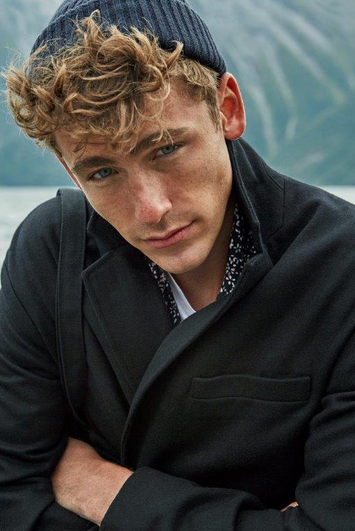 前几年的小鲜肉tom webb复出了,变成了英伦绅士!