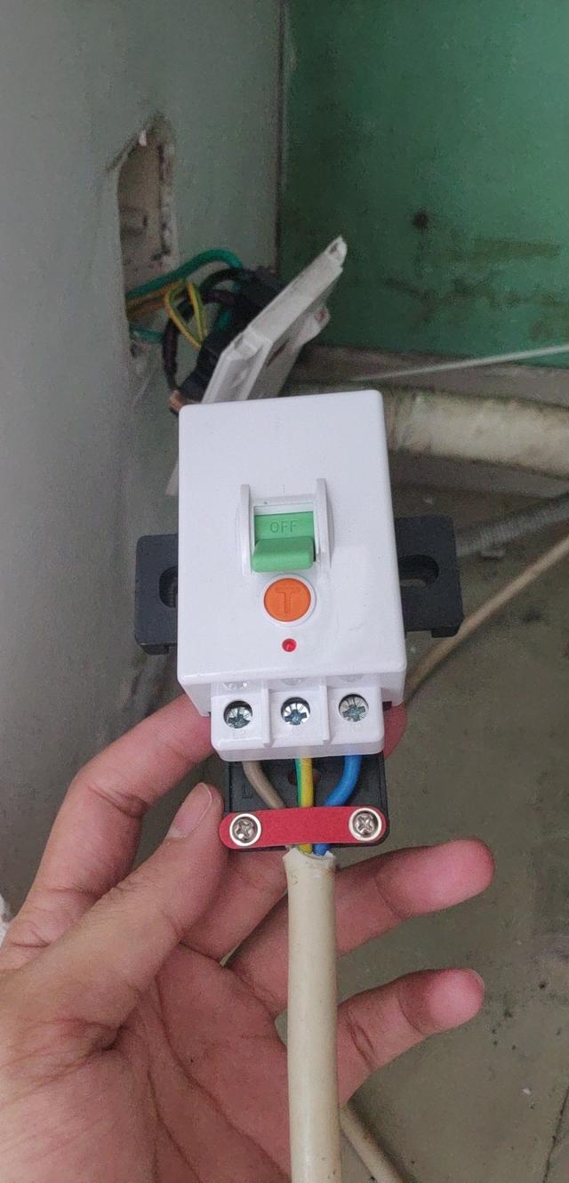 装修时直接给柜机空调预留这种插座,安装空调时能省下一百元